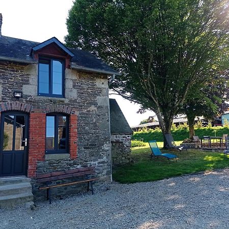 Gite Les Tongs Des Pres, Au Coeur Du Parc Normandie Maine Livaie 外观 照片
