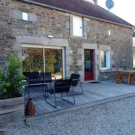 Gite Les Tongs Des Pres, Au Coeur Du Parc Normandie Maine Livaie 外观 照片